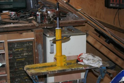 Onderste rubbers erop, nylon/teflon ring en de bump-stop er weer opzetten