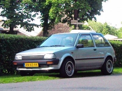 starlet.jpg (88.59 KiB) 5975 keer bekeken m'n 1e toyota 'n '89 starlet 1.3 12v